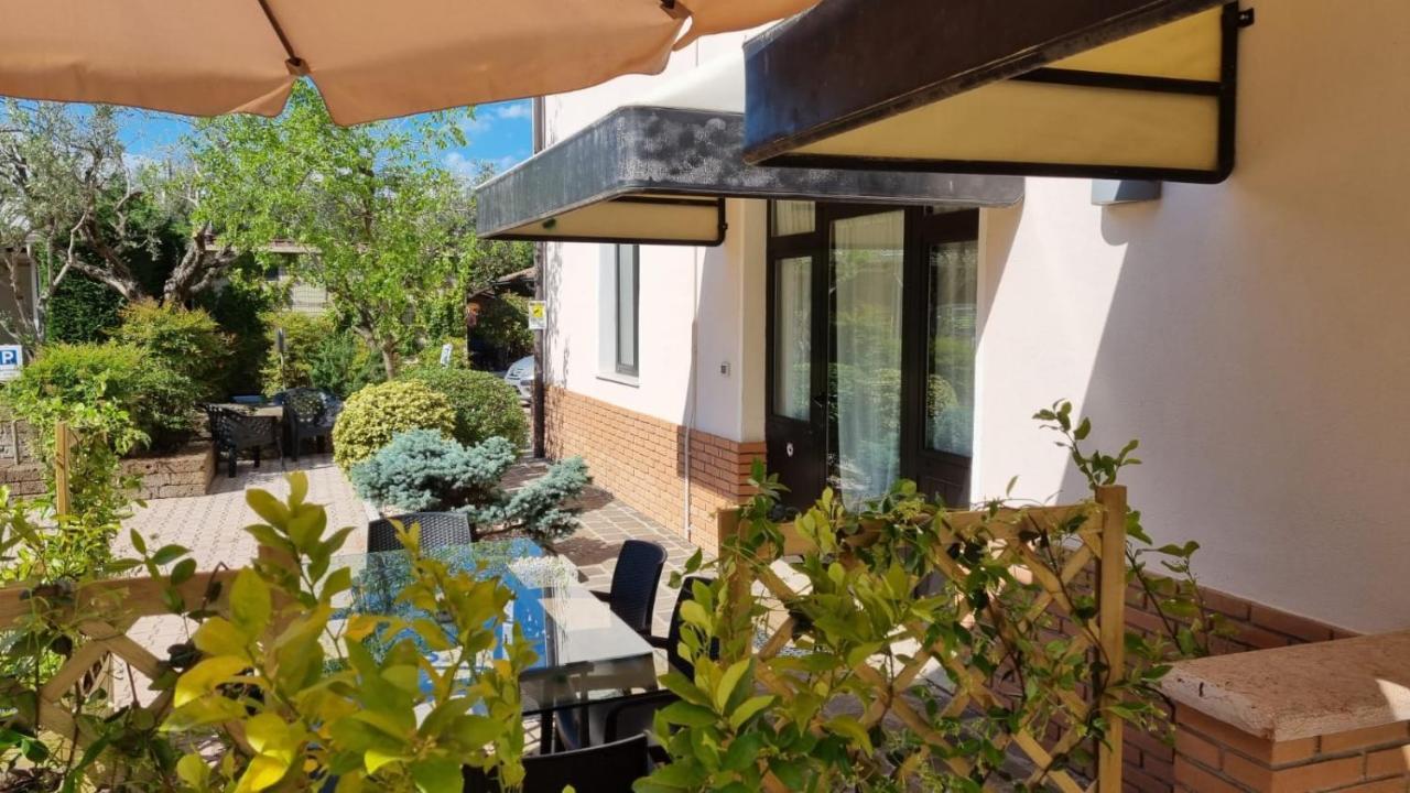 קסטלנואובו דל גארדה Fontana Oasis Apartments מראה חיצוני תמונה