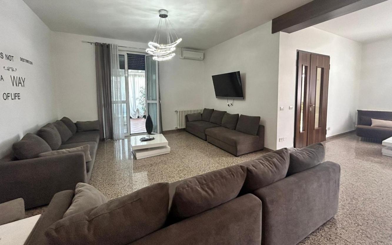 קסטלנואובו דל גארדה Fontana Oasis Apartments מראה חיצוני תמונה